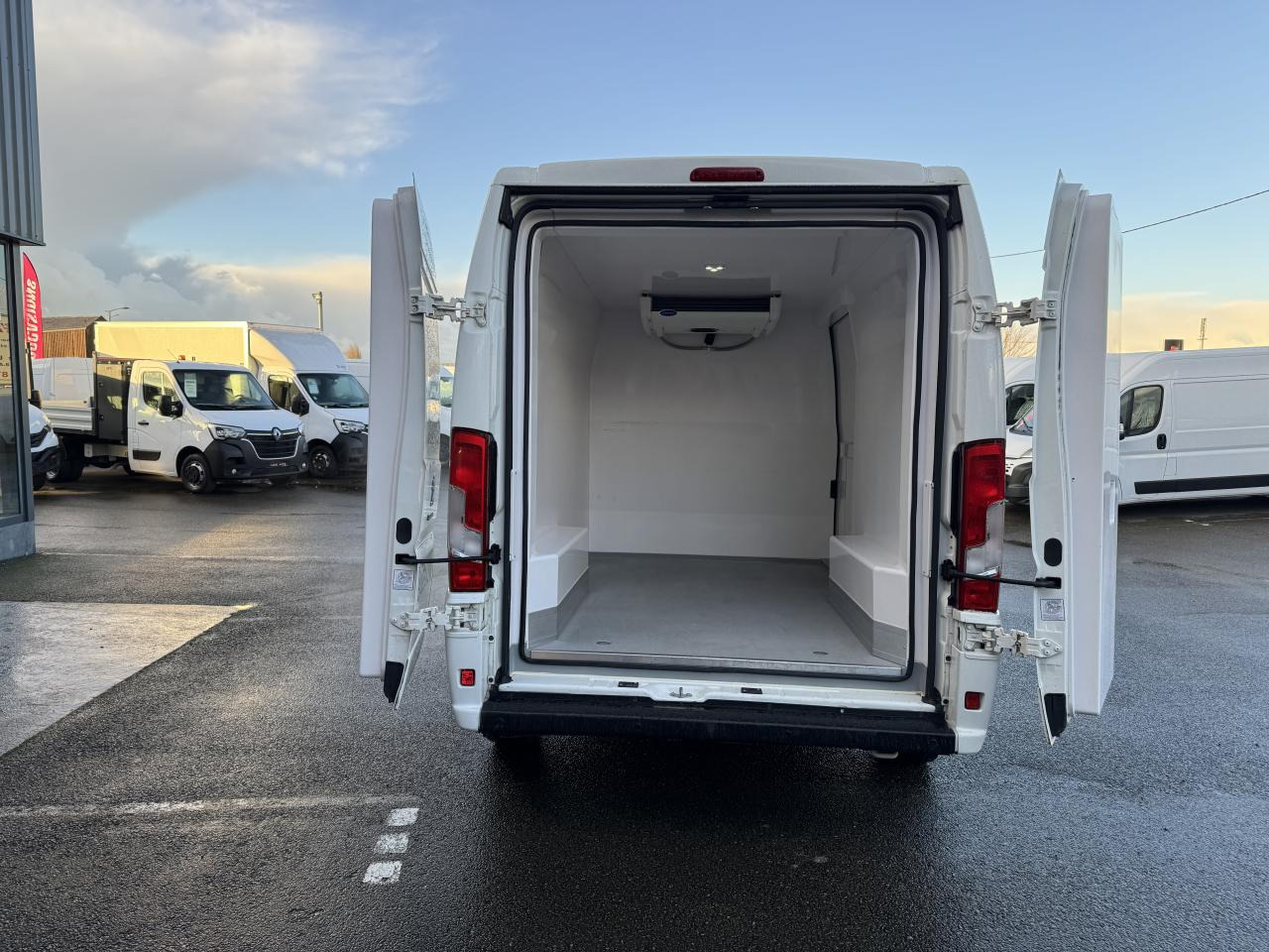PEUGEOT Boxer Asphalt 330 L2H2 2.2 BlueHDi S&S - 140 ch Fourgon Tolé Frigorifique - Panel van: picture 4 PEUGEOT Boxer Asphalt 330 L2H2 2.2 BlueHDi S&S - 140 ch Fourgon Tolé Frigorifique - Panel van: picture 4