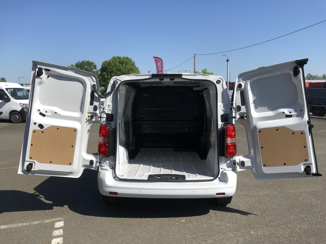 PEUGEOT EXPERT M 2.0 HDI 145CH EAT-8 - Panel van: picture 3 PEUGEOT EXPERT M 2.0 HDI 145CH EAT-8 - Panel van: picture 3