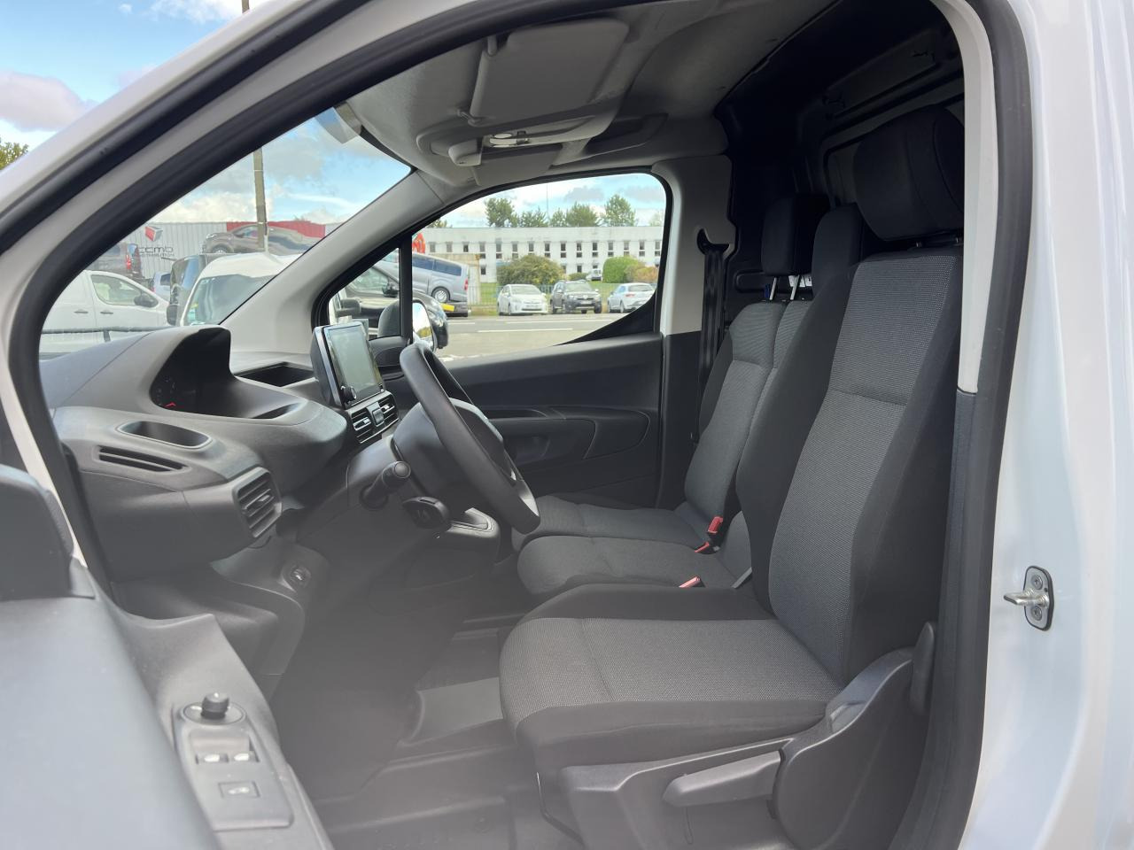 PEUGEOT PARTNER M 650KG 1.5 HDI 100CH ASPHALT 3 PLACES - Panel van: picture 5 PEUGEOT PARTNER M 650KG 1.5 HDI 100CH ASPHALT 3 PLACES - Panel van: picture 5