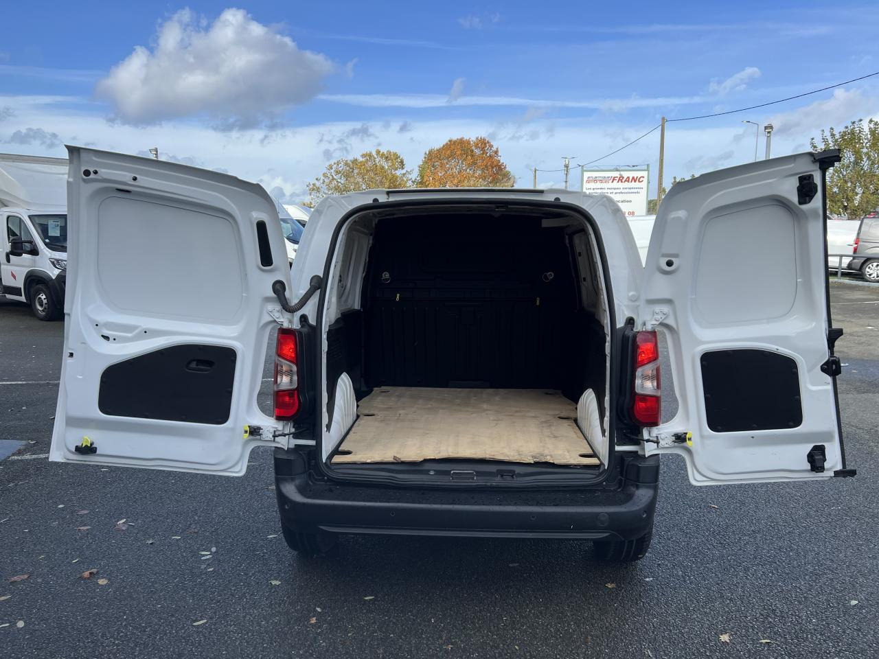 PEUGEOT Partner Standard 1.5 BlueHDi 130 CH 3 places Asphalt FOURGON - Panel van: picture 3 PEUGEOT Partner Standard 1.5 BlueHDi 130 CH 3 places Asphalt FOURGON - Panel van: picture 3