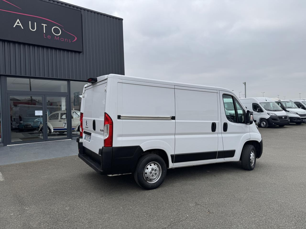 PEUGEOT boxer 333 L1H1 2.2 BLUEHDI S&S 140CH ASPHALT - Panel van: picture 5 PEUGEOT boxer 333 L1H1 2.2 BLUEHDI S&S 140CH ASPHALT - Panel van: picture 5