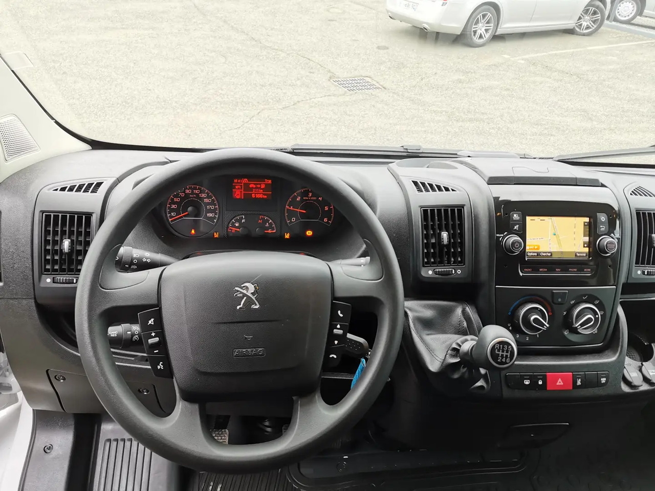 Peugeot Boxer 333 L2H2 2.2 BLUEHDI S&S 140CH ASPHALT - Panel van: picture 4 Peugeot Boxer 333 L2H2 2.2 BLUEHDI S&S 140CH ASPHALT - Panel van: picture 4