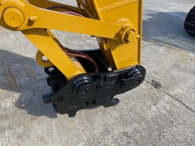 Crawler excavator CAT 320 EL: picture 13