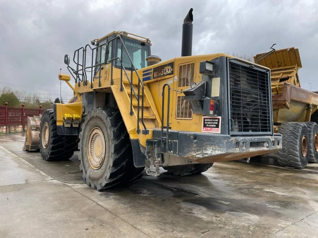 Komatsu WA 600-6 - Wheel loader: picture 1 Komatsu WA 600-6 - Wheel loader: picture 1