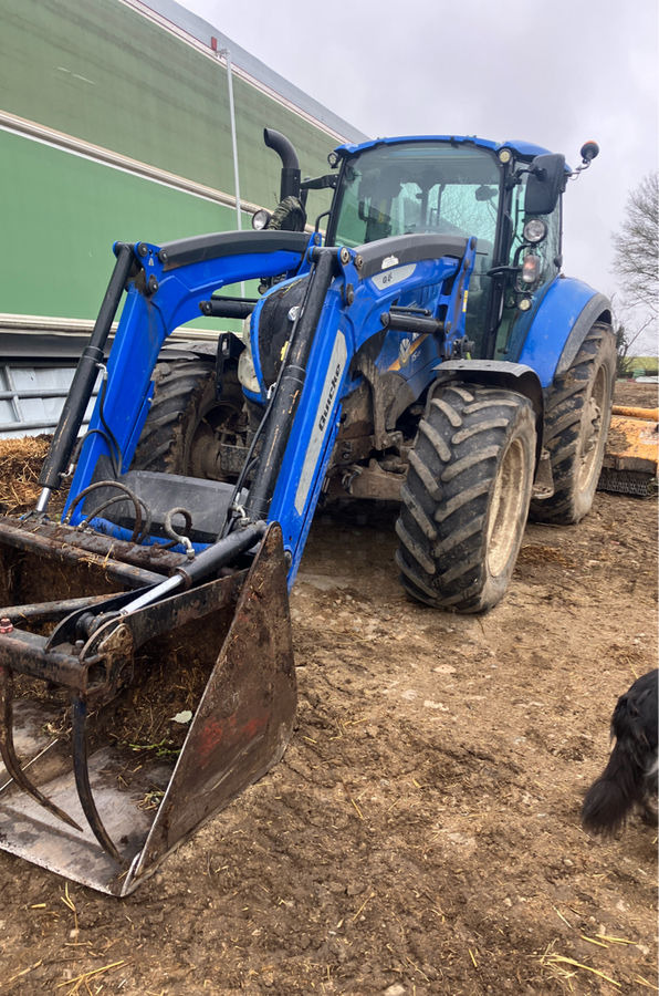 New Holland T5 120 - Farm tractor: picture 1 New Holland T5 120 - Farm tractor: picture 1