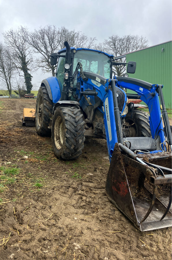 New Holland T5 120 - Farm tractor: picture 2 New Holland T5 120 - Farm tractor: picture 2