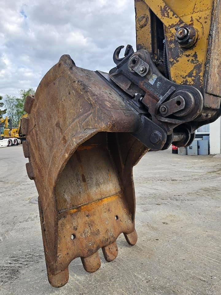 Crawler excavator CAT 330 CL: picture 35