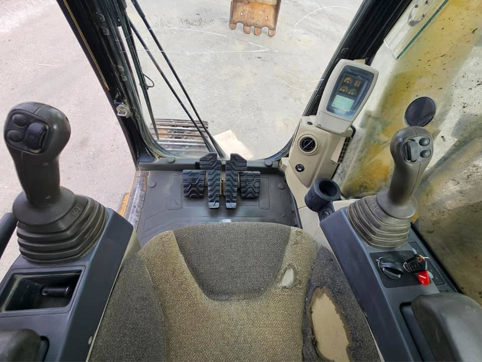 Crawler excavator CAT 330 CL: picture 39
