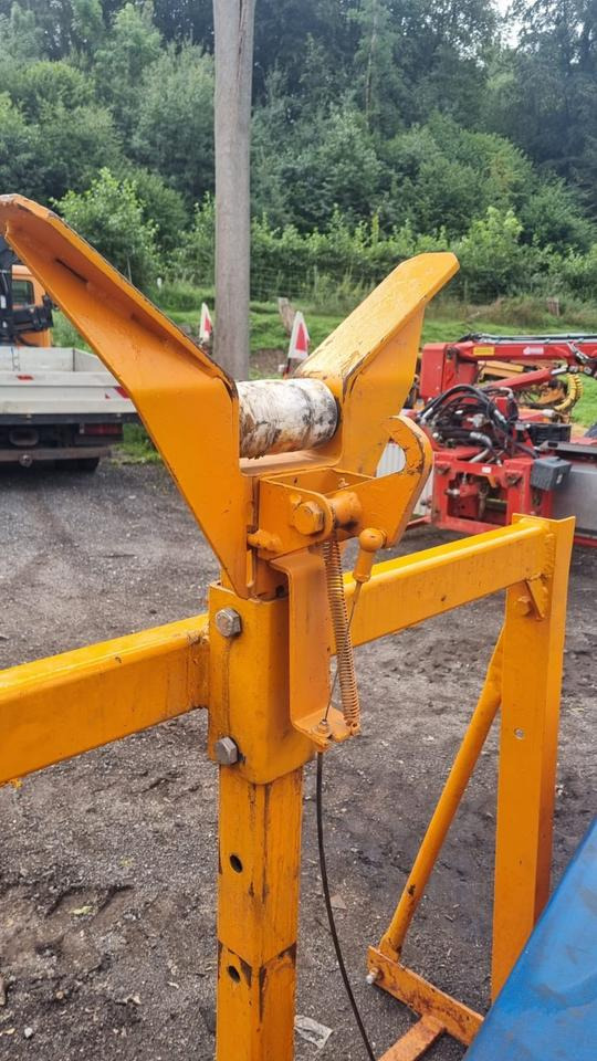 Mulag Parkrahmen für Unimog FME MKM Mähausleger Böschungsmulcher Böschungsmäher Seitenmulcher Randstreifenmäher U 300 400 500 405 427 530 Dücker - Frame/ Chassis for Municipal/ Special vehicle: picture 3 Mulag Parkrahmen für Unimog FME MKM Mähausleger Böschungsmulcher Böschungsmäher Seitenmulcher Randstreifenmäher U 300 400 500 405 427 530 Dücker - Frame/ Chassis for Municipal/ Special vehicle: picture 3