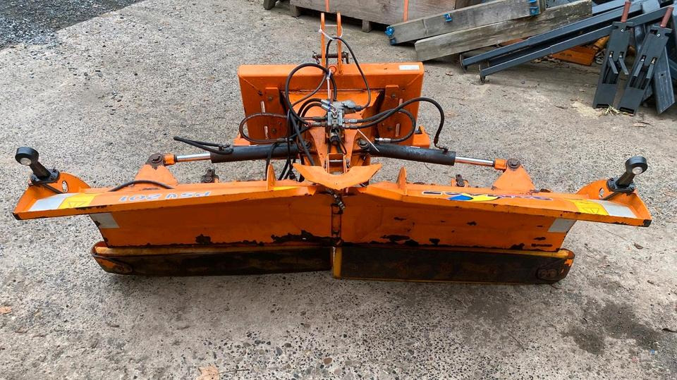 SaMASZ PSV 201 G V-Pflug Keilpflug Variopflug Schneeschieber Schneeschild Winterdienst Räumschild Schneepflug passend für Traktor Fronthydraulik - Snow plough: picture 3 SaMASZ PSV 201 G V-Pflug Keilpflug Variopflug Schneeschieber Schneeschild Winterdienst Räumschild Schneepflug passend für Traktor Fronthydraulik - Snow plough: picture 3