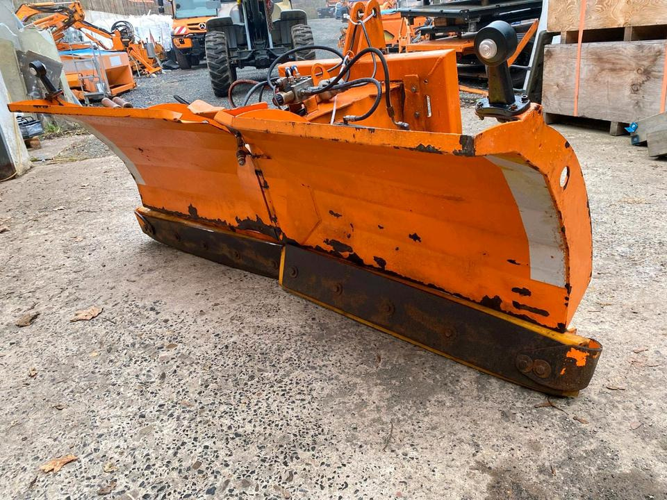 SaMASZ PSV 201 G V-Pflug Keilpflug Variopflug Schneeschieber Schneeschild Winterdienst Räumschild Schneepflug passend für Traktor Fronthydraulik - Snow plough: picture 4 SaMASZ PSV 201 G V-Pflug Keilpflug Variopflug Schneeschieber Schneeschild Winterdienst Räumschild Schneepflug passend für Traktor Fronthydraulik - Snow plough: picture 4