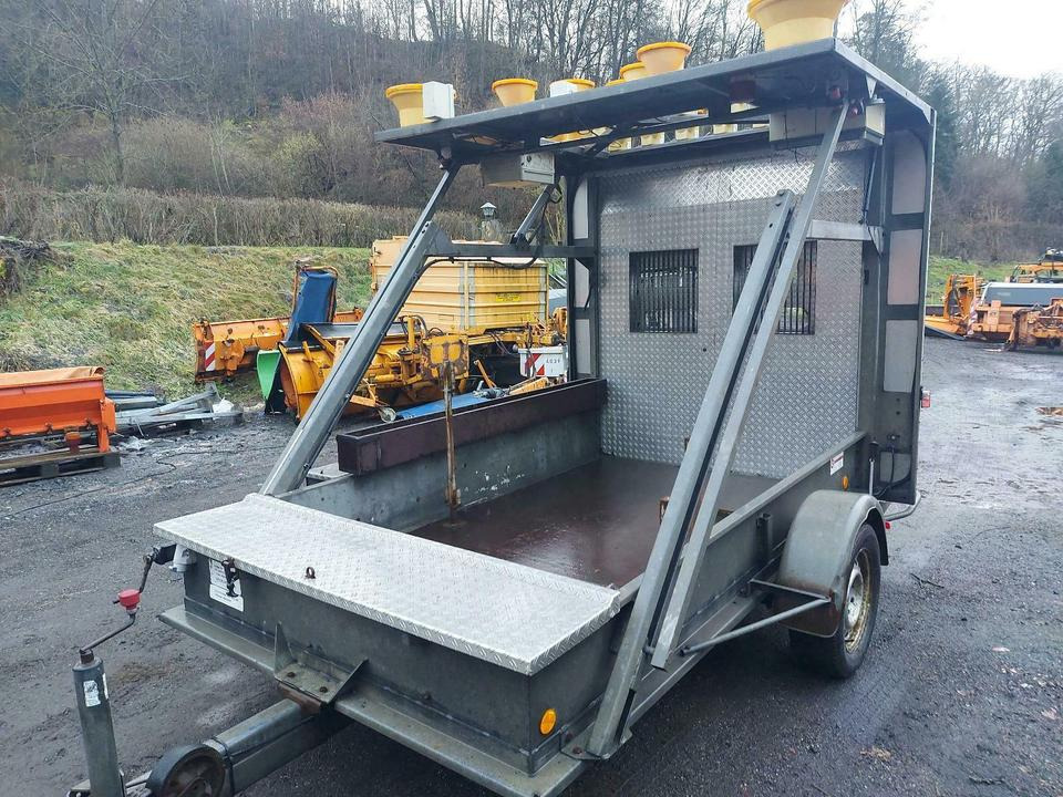Mersch Absperrtafel Vorwarntafel Verkehrsleitanhänger vz616 nisse - Trailer: picture 4 Mersch Absperrtafel Vorwarntafel Verkehrsleitanhänger vz616 nisse - Trailer: picture 4