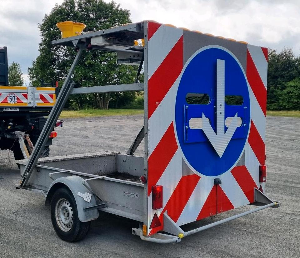 Nissen Absperrtafel 2016 FAT Verkehrsleittafel Verkehrsleitanhänger Verkehrssicherungsanhänger Leitanhänger Leittafel Baustellenabsicherung - Trailer: picture 3 Nissen Absperrtafel 2016 FAT Verkehrsleittafel Verkehrsleitanhänger Verkehrssicherungsanhänger Leitanhänger Leittafel Baustellenabsicherung - Trailer: picture 3