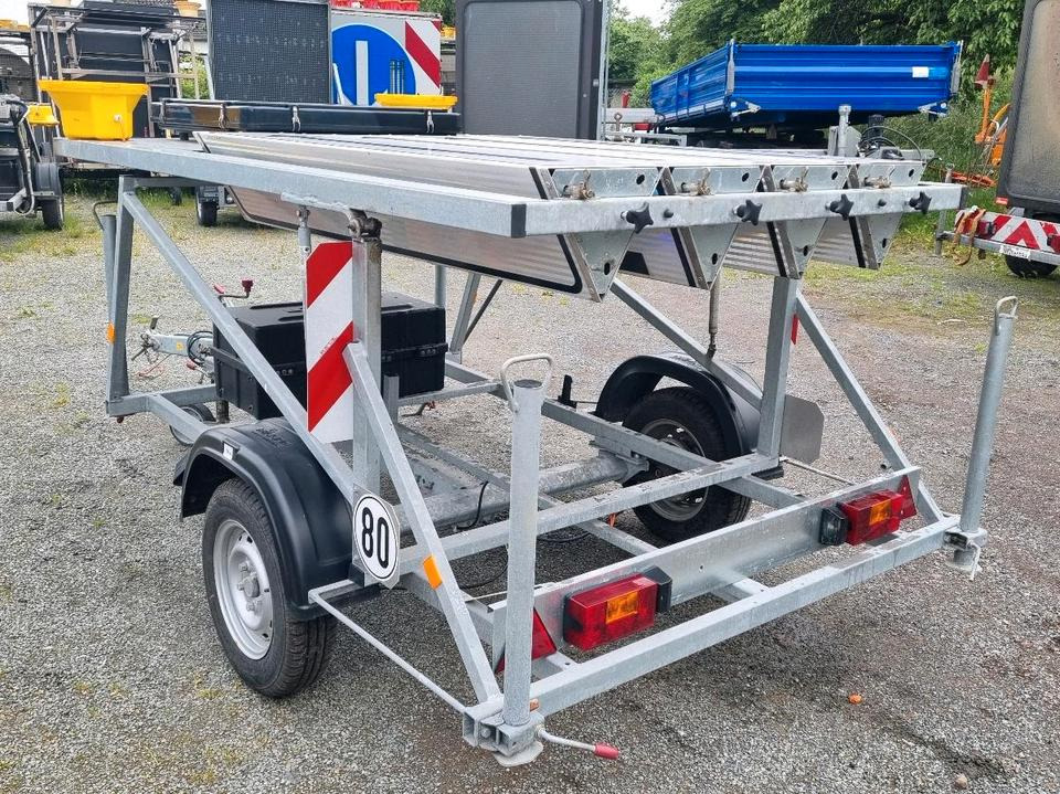 Nissen Fahrbare Vorwarntafel Typ VLT 1-08-70 Verkehrsleittafel Verkehrsleitanhänger Verkehrssicherungsanhänger Leitanhänger Leittafel Absperrtafel FAT - Trailer: picture 4 Nissen Fahrbare Vorwarntafel Typ VLT 1-08-70 Verkehrsleittafel Verkehrsleitanhänger Verkehrssicherungsanhänger Leitanhänger Leittafel Absperrtafel FAT - Trailer: picture 4