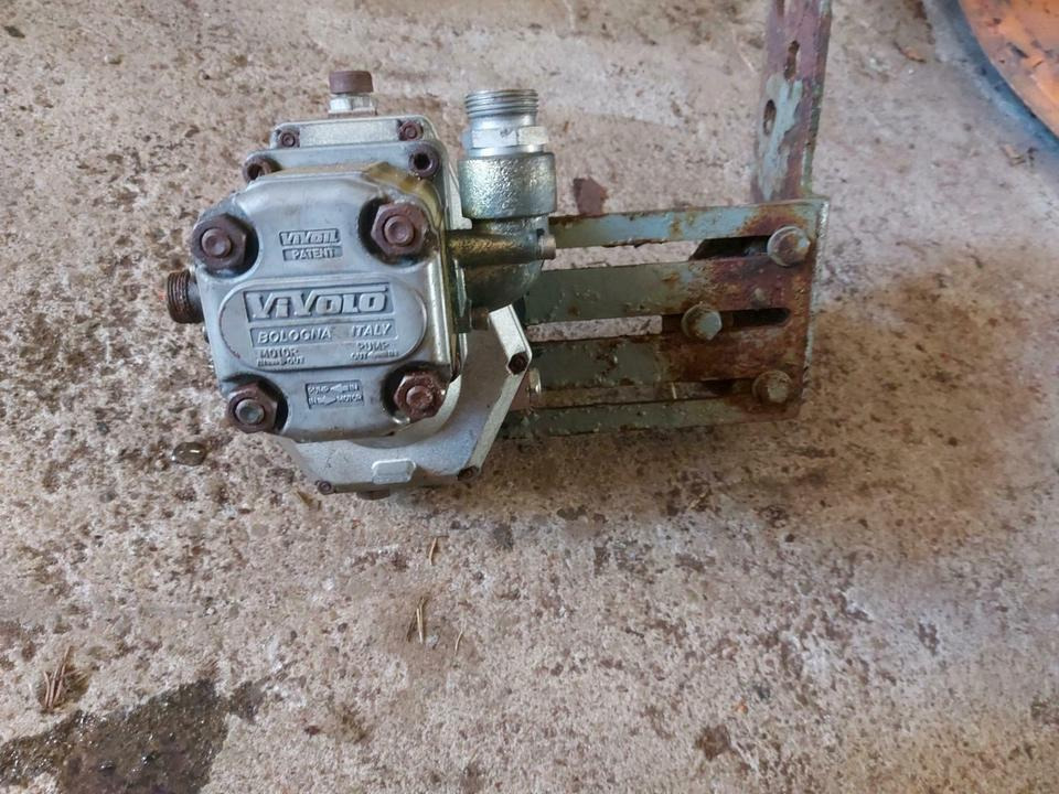 Zapfwellenhydraulikpumpe Hydraulikpumpe Schmidt Salzstreuer SST - Hydraulic pump for Municipal/ Special vehicle: picture 1 Zapfwellenhydraulikpumpe Hydraulikpumpe Schmidt Salzstreuer SST - Hydraulic pump for Municipal/ Special vehicle: picture 1