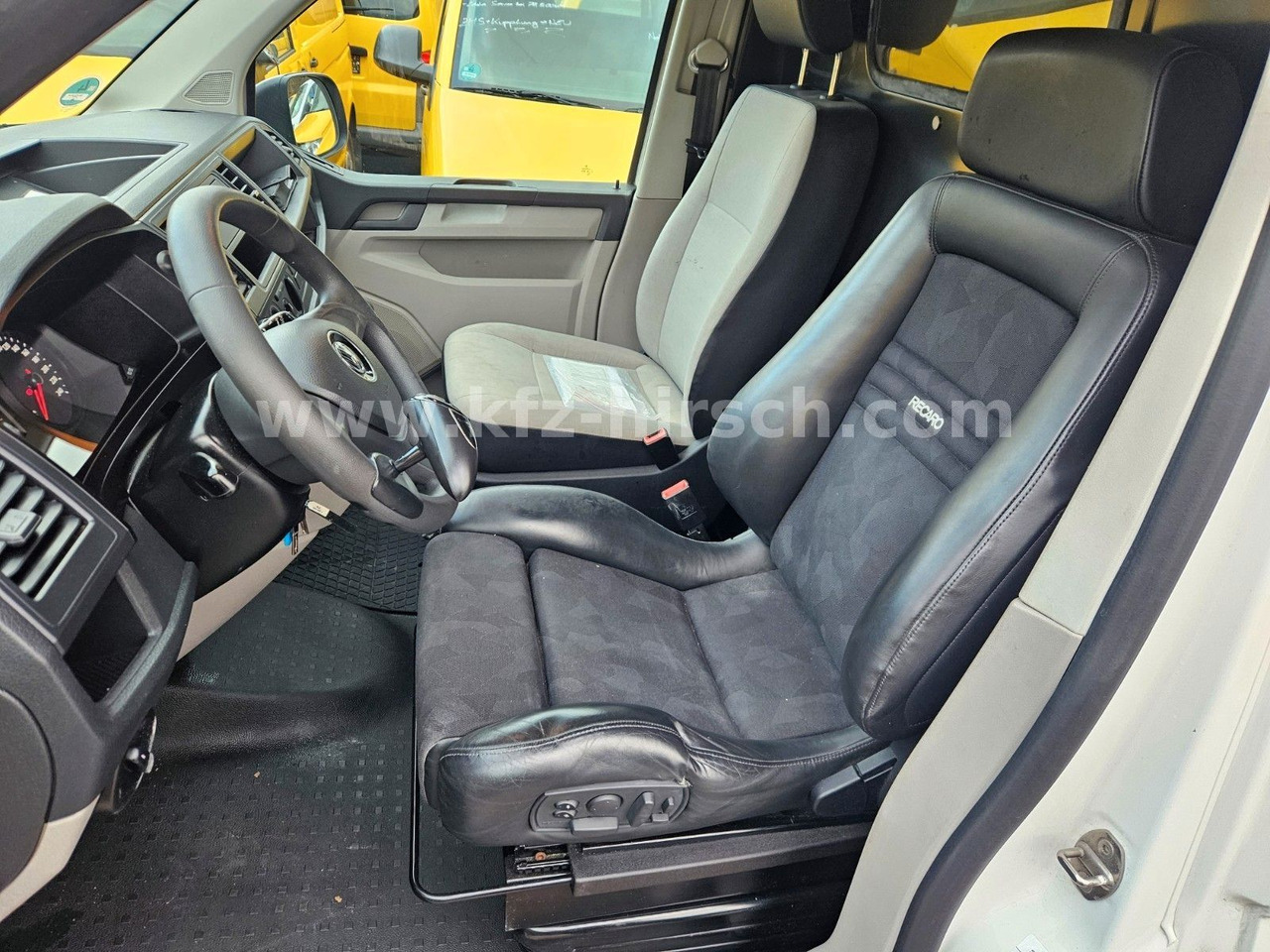 Volkswagen T6 Auto/ DSG Bott Sortimo Stdhzg Behindertenger. - Passenger van: picture 5 Volkswagen T6 Auto/ DSG Bott Sortimo Stdhzg Behindertenger. - Passenger van: picture 5