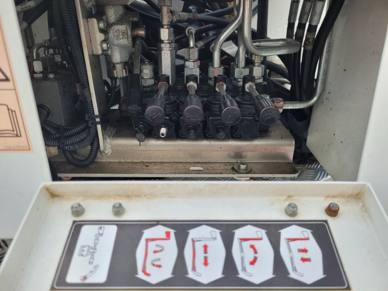 Nissan Cabstar NT400 podnośnik koszowy 20 m Oil&Steel Snake 2010 Plus - Truck mounted aerial platform: picture 5 Nissan Cabstar NT400 podnośnik koszowy 20 m Oil&Steel Snake 2010 Plus - Truck mounted aerial platform: picture 5