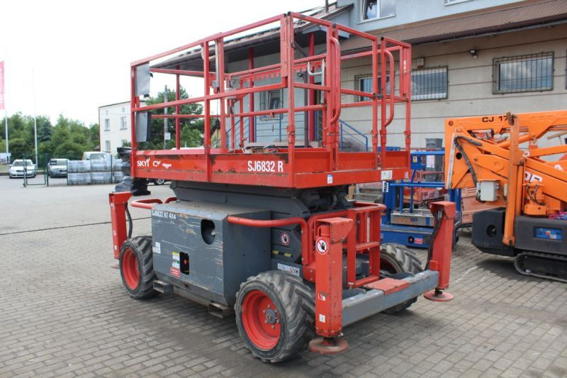 Skyjack podnośnik nożycowy 4x4 spalinowy 12 m Skyjack SJ6832RT - Scissor lift: picture 5 Skyjack podnośnik nożycowy 4x4 spalinowy 12 m Skyjack SJ6832RT - Scissor lift: picture 5
