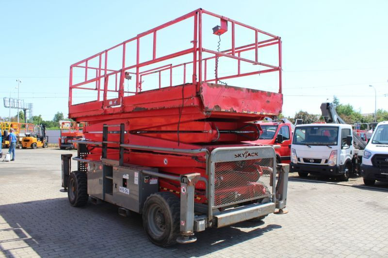 Podnośnik nożycowy 4x4 spalinowy 17 m Skyjack SJ9250 - Scissor lift: picture 4 Podnośnik nożycowy 4x4 spalinowy 17 m Skyjack SJ9250 - Scissor lift: picture 4