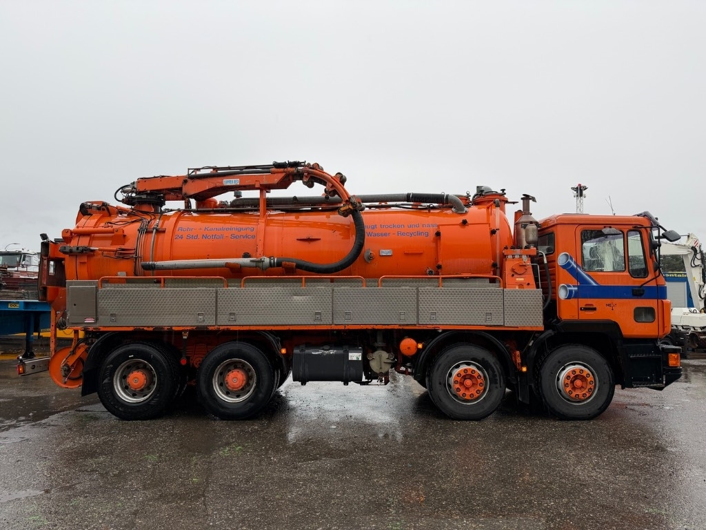 MAN 32.402 VF 8x4 - Vacuum truck: picture 3 MAN 32.402 VF 8x4 - Vacuum truck: picture 3