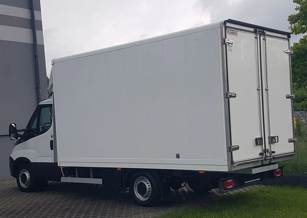 Iveco DAILY 3,0 KLIMA 8EP KONTENER 4,22x2,10x2,11 AC KRAJOWY DMC 3500 KG 35S15 - Box van: picture 3 Iveco DAILY 3,0 KLIMA 8EP KONTENER 4,22x2,10x2,11 AC KRAJOWY DMC 3500 KG 35S15 - Box van: picture 3