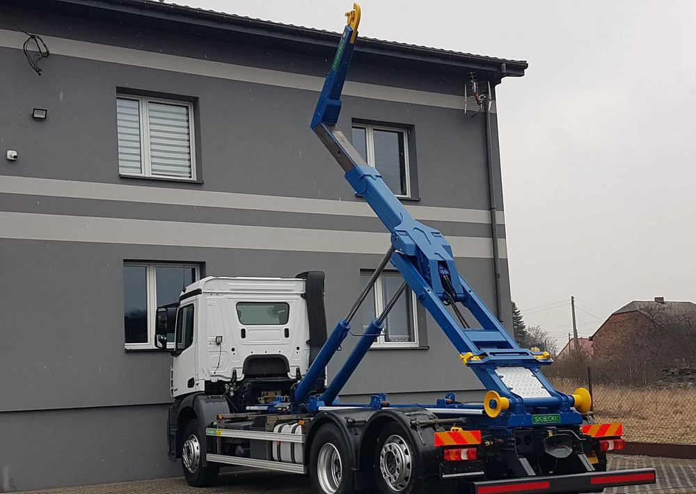 Mercedes-Benz ANTOS ACTROS HAKOWIEC 3 OSIE 6x2 KLIMA HAKOWIEC DO KONTENERÓW - Hook lift truck: picture 3 Mercedes-Benz ANTOS ACTROS HAKOWIEC 3 OSIE 6x2 KLIMA HAKOWIEC DO KONTENERÓW - Hook lift truck: picture 3