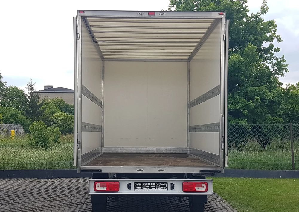 Volkswagen CRAFTER 8 EP KONTENER 4,09x2,15x2,32 KLIMA 2,0 TDI KRAJOWY - Box van: picture 5 Volkswagen CRAFTER 8 EP KONTENER 4,09x2,15x2,32 KLIMA 2,0 TDI KRAJOWY - Box van: picture 5