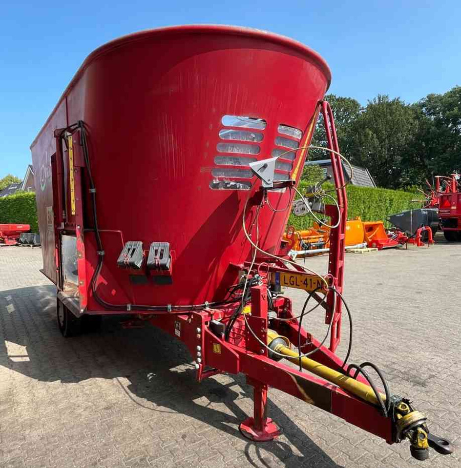 BVL V-Mix 24-2S Voermengwagen voermachines - Forage mixer wagon: picture 4 BVL V-Mix 24-2S Voermengwagen voermachines - Forage mixer wagon: picture 4