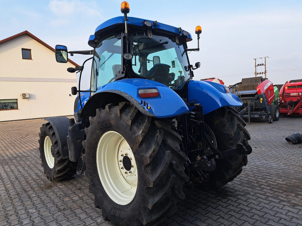 New Holland T7 170 - Farm tractor: picture 4 New Holland T7 170 - Farm tractor: picture 4