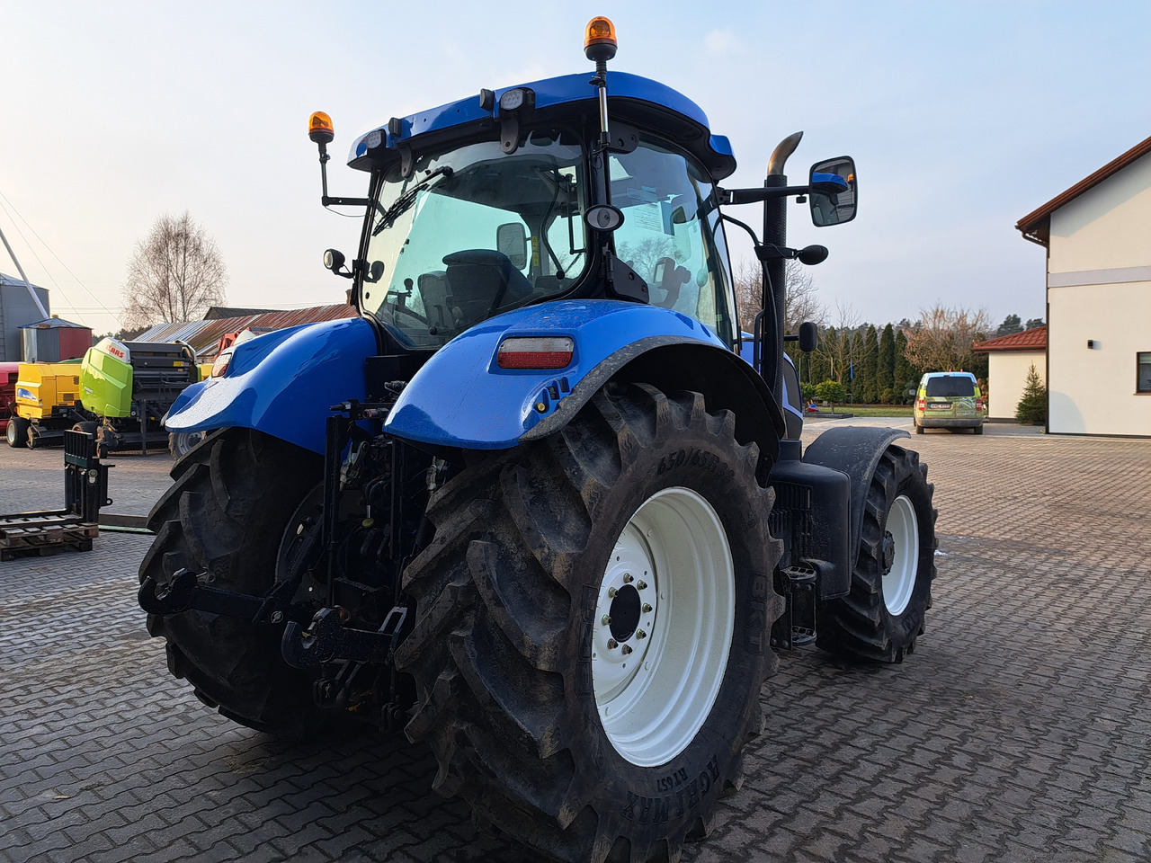 New Holland T7 170 - Farm tractor: picture 3 New Holland T7 170 - Farm tractor: picture 3