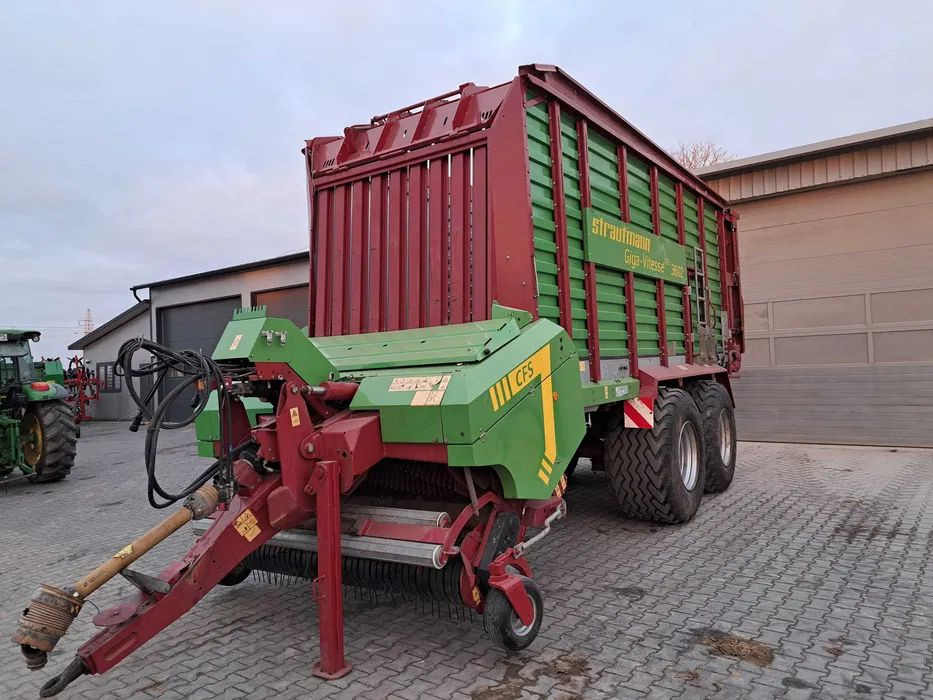 Przyczepa samozbierająca Strautmann 3602 Giga Vitesse 2019 rok - Self-loading wagon: picture 1 Przyczepa samozbierająca Strautmann 3602 Giga Vitesse 2019 rok - Self-loading wagon: picture 1
