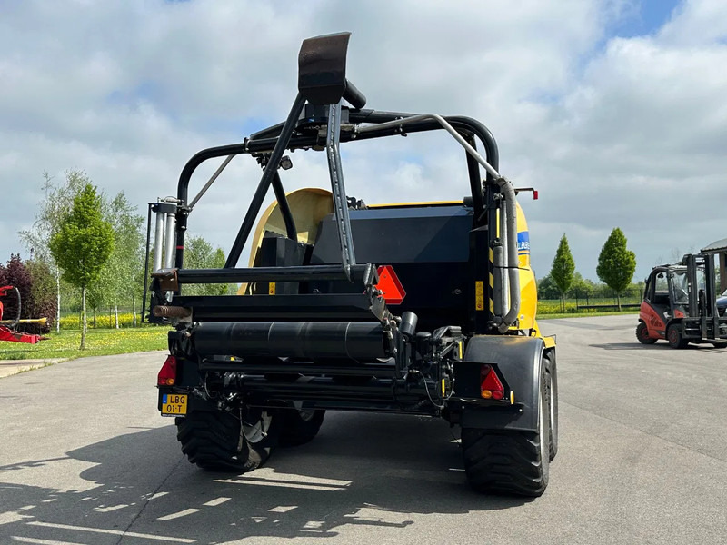 New Holland Rollbaler 135 Ultra - Agricultural machinery: picture 4 New Holland Rollbaler 135 Ultra - Agricultural machinery: picture 4