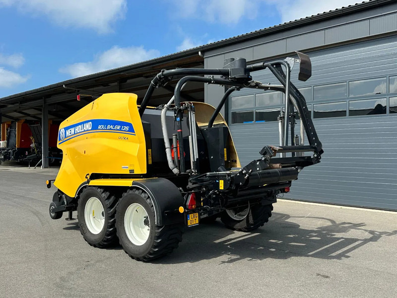 New Holland Rollbaler 135 Ultra - Agricultural machinery: picture 5 New Holland Rollbaler 135 Ultra - Agricultural machinery: picture 5