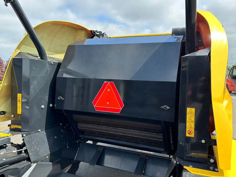 Lease a New Holland Rollbaler 135 Ultra New Holland Rollbaler 135 Ultra: picture 13