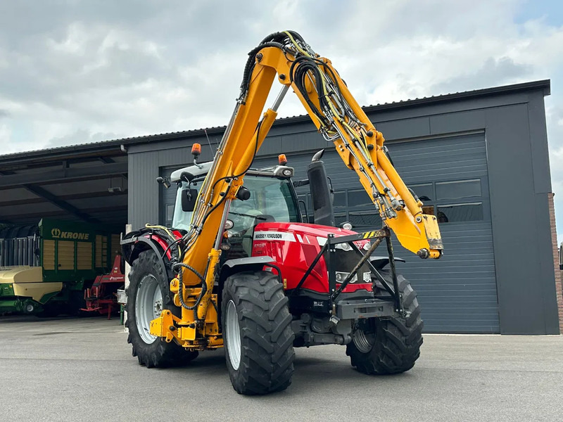Massey Ferguson 6713S Dyna 6 - Farm tractor: picture 1 Massey Ferguson 6713S Dyna 6 - Farm tractor: picture 1