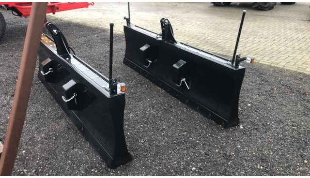 Bemu Frontschuif 2.50 Meter - Attachment for Agricultural machinery: picture 2 Bemu Frontschuif 2.50 Meter - Attachment for Agricultural machinery: picture 2