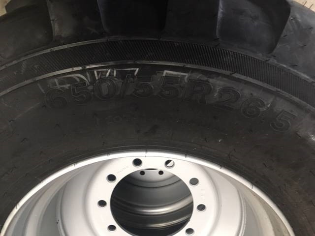 Wheels and tires for Agricultural machinery BKT 650/55 R26.5 BKT FL 630 op velg: picture 1