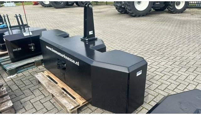 Gewichtenblok 2500 KG Ertscomposiet - Counterweight for Agricultural machinery: picture 2 Gewichtenblok 2500 KG Ertscomposiet - Counterweight for Agricultural machinery: picture 2