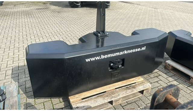 Gewichtenblok 2500 KG Ertscomposiet - Counterweight for Agricultural machinery: picture 1 Gewichtenblok 2500 KG Ertscomposiet - Counterweight for Agricultural machinery: picture 1