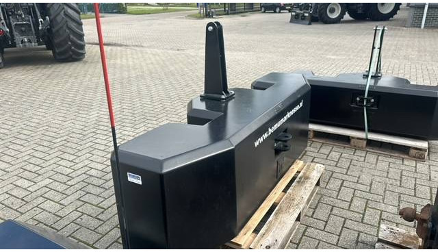 Gewichtenblok 2500 KG Ertscomposiet - Counterweight for Agricultural machinery: picture 4 Gewichtenblok 2500 KG Ertscomposiet - Counterweight for Agricultural machinery: picture 4