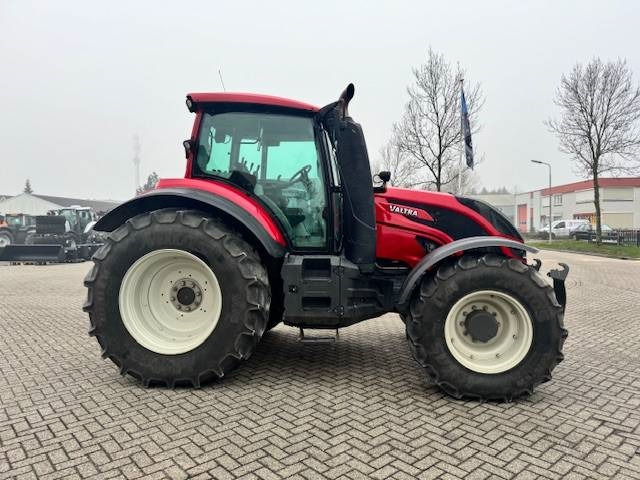 Valtra T144 Hitech - Farm tractor: picture 4 Valtra T144 Hitech - Farm tractor: picture 4