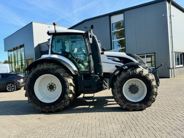 Valtra T214 Versu - Farm tractor: picture 4 Valtra T214 Versu - Farm tractor: picture 4