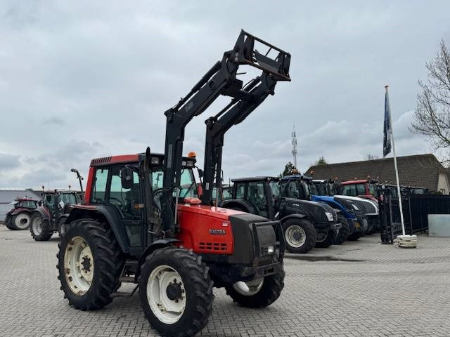 Valtra Valmet 6650 Hitech, voorlader, vloeistofkoppeling - Farm tractor: picture 2 Valtra Valmet 6650 Hitech, voorlader, vloeistofkoppeling - Farm tractor: picture 2
