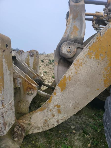 Wheel loader Caterpillar 988F: picture 16