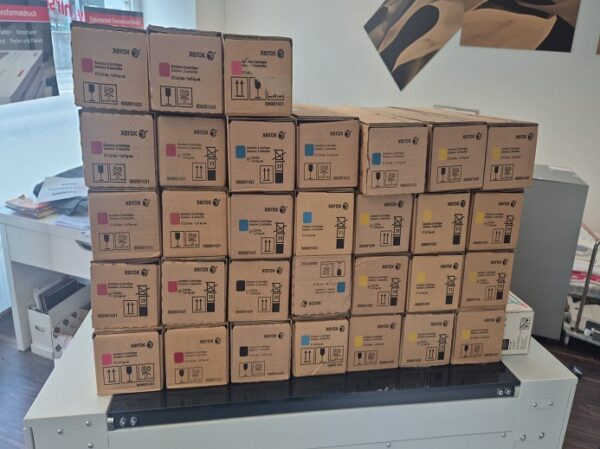 62x NEUE TONER FÜR XEROX - Spare parts for Printing machinery: picture 1 62x NEUE TONER FÜR XEROX - Spare parts for Printing machinery: picture 1