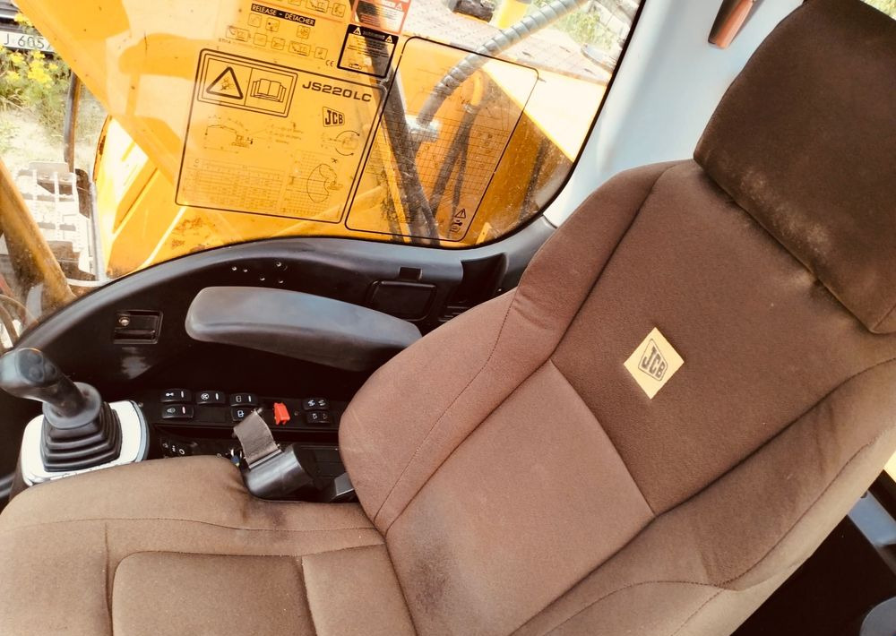 Crawler excavator JCB JS 220 LC+: picture 10