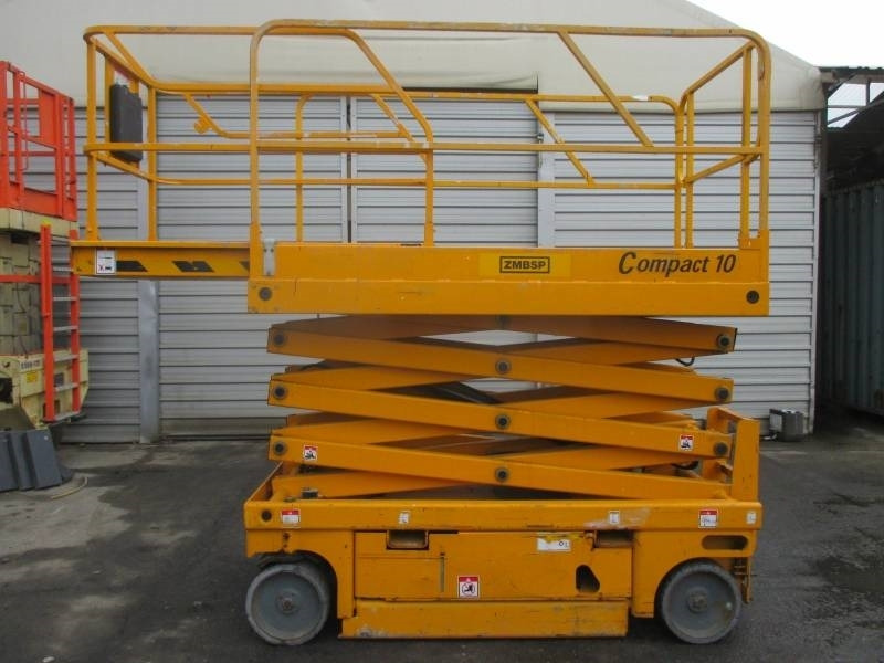 Haulotte Compact 10 - Scissor lift: picture 1 Haulotte Compact 10 - Scissor lift: picture 1