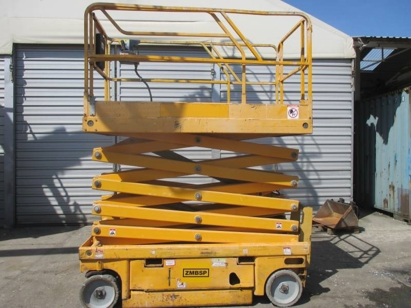 Haulotte Compact 12 - Scissor lift: picture 1 Haulotte Compact 12 - Scissor lift: picture 1