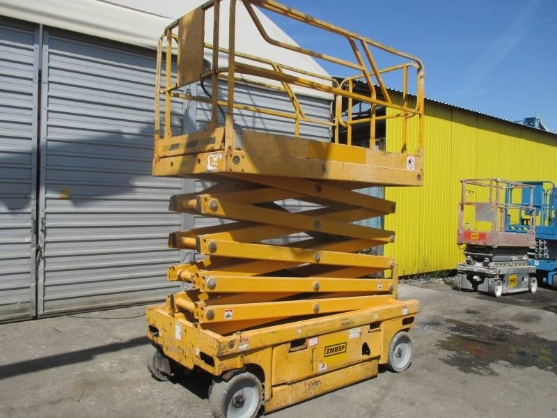 Haulotte Compact 12 - Scissor lift: picture 2 Haulotte Compact 12 - Scissor lift: picture 2