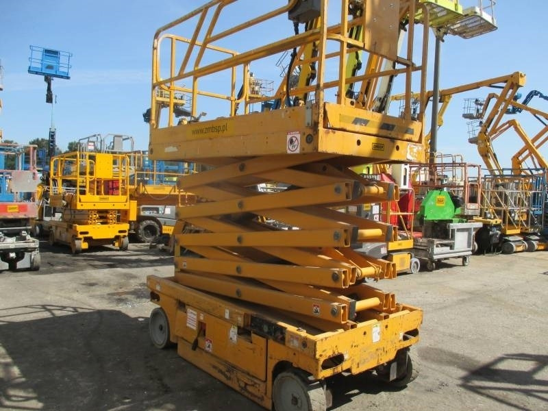 Haulotte Compact 12 - Scissor lift: picture 4 Haulotte Compact 12 - Scissor lift: picture 4